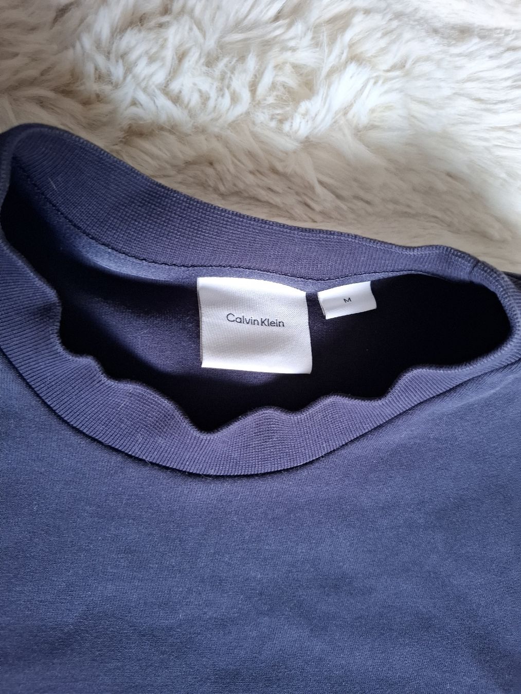 Calvin Klein Maglioni & Felpe: Calvin Klein Sweatshirt Bleu Marine Taille M – Usato da Le Locle venduto da QUALI-PRIX 2