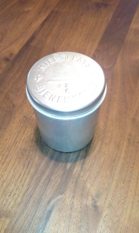 Contenitori & Simili: Antike Aluminium Bienenhonigdose – Usato da Mettlen venduto da bri_9wmx