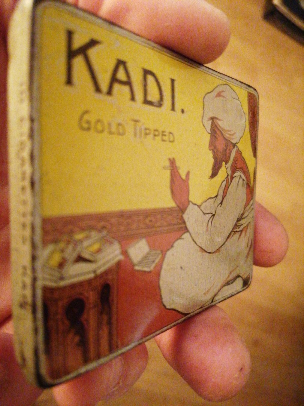 Tabacchi: Antike Blechdose Kadi 10 Zigaretten ca. 1910 – Usato da Zürich venduto da Tin4Life 4