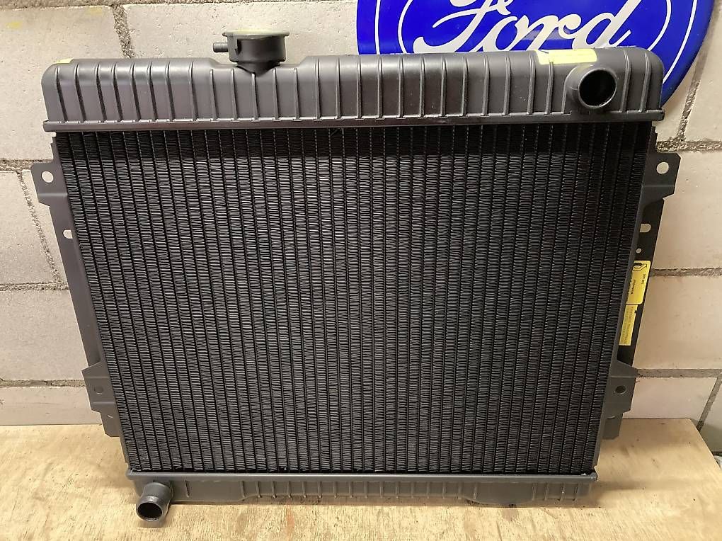 Tutti pezzi di ricambio auto: Ford Granada Kühler (1) – Usato da Eglisau venduto da Jetyves