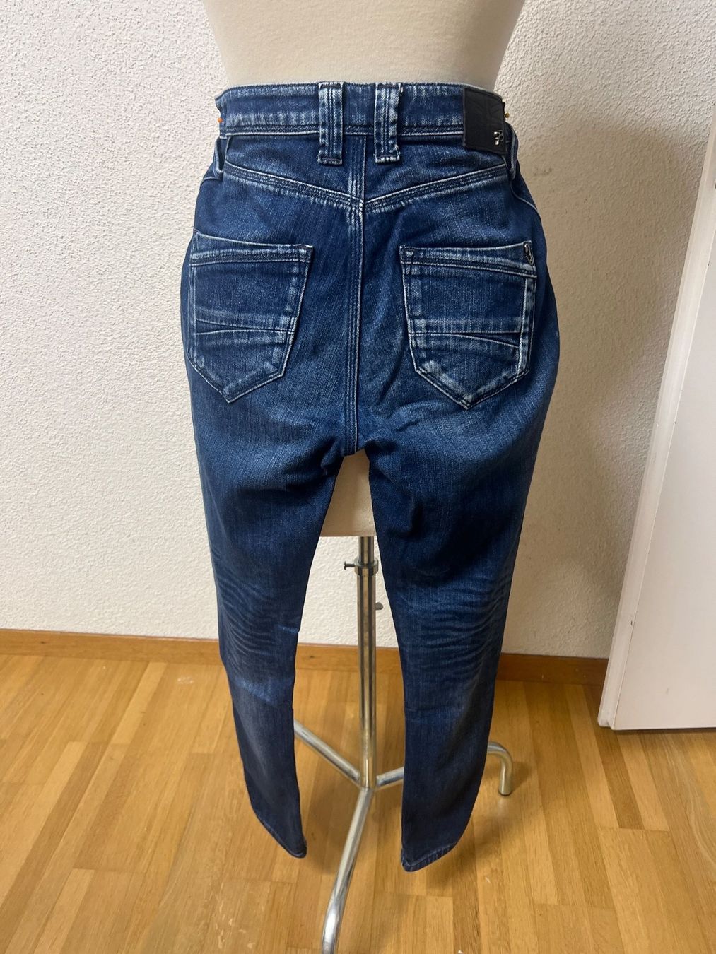 Pepe Jeans Jeans: Lässige Pepe Jeans 27 – Usato da Maienfeld venduto da 8796 3