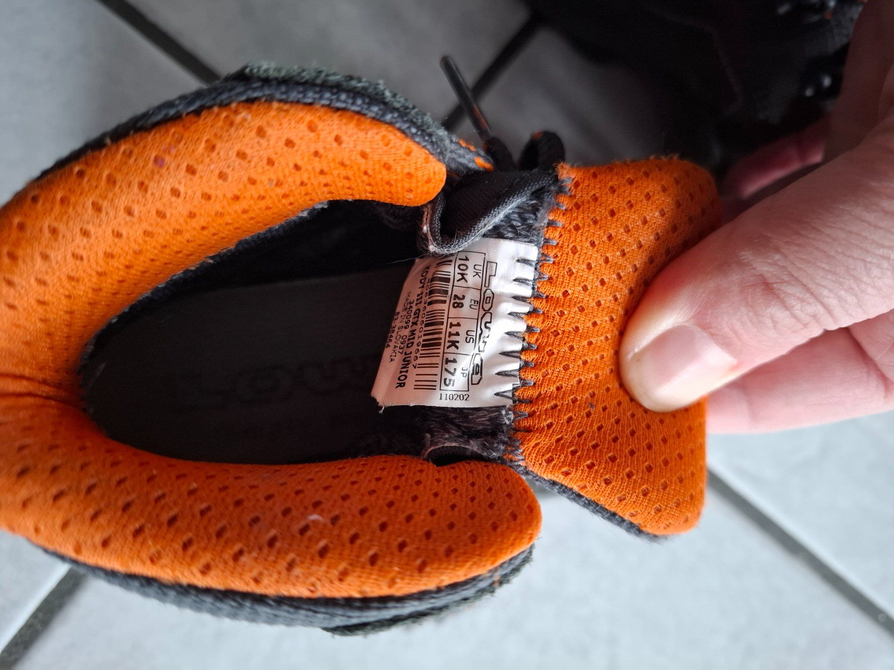 Lowa Scarpe per ragazzi: Lowa Kinder Wanderschuhe, Gr. 28 – Usato da Heimberg venduto da Wendel1 2