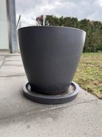 Blumentopf mit Untersetzer aus Ton