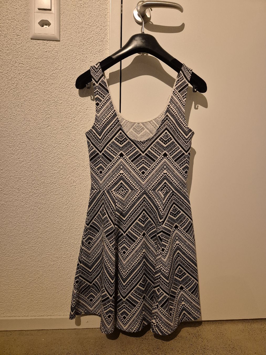 H&M Vestiti: Kleid mit Aztek-Muster – Usato da Schlieren venduto da nat_76vd 1