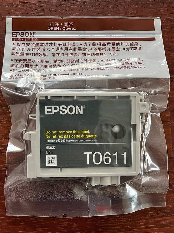 Epson Cartucce per stampanti & toner: Epson Druckerpatrone T0611 - schwarz – Usato da Ebikon venduto da sailor013