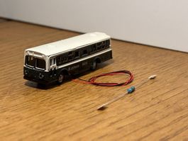 ZZ050: Öffentlicher Bus, aus Metall, beleuchtet (Spur N)