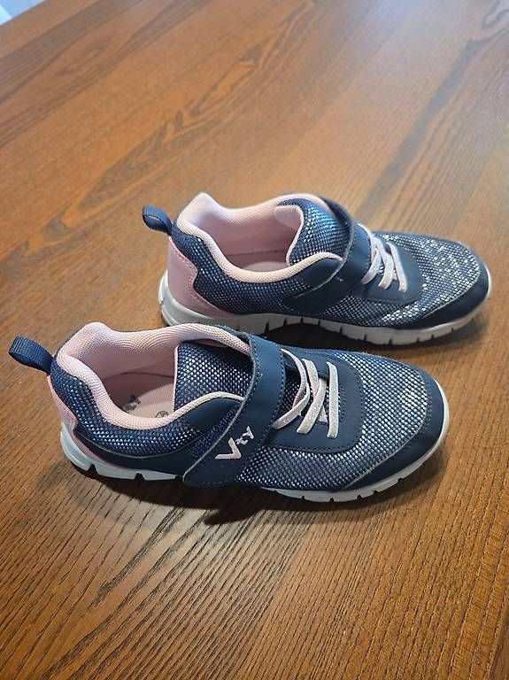 Chaussures filles: Turnschuhe – D'occasion à Wettingen par littlefoot1