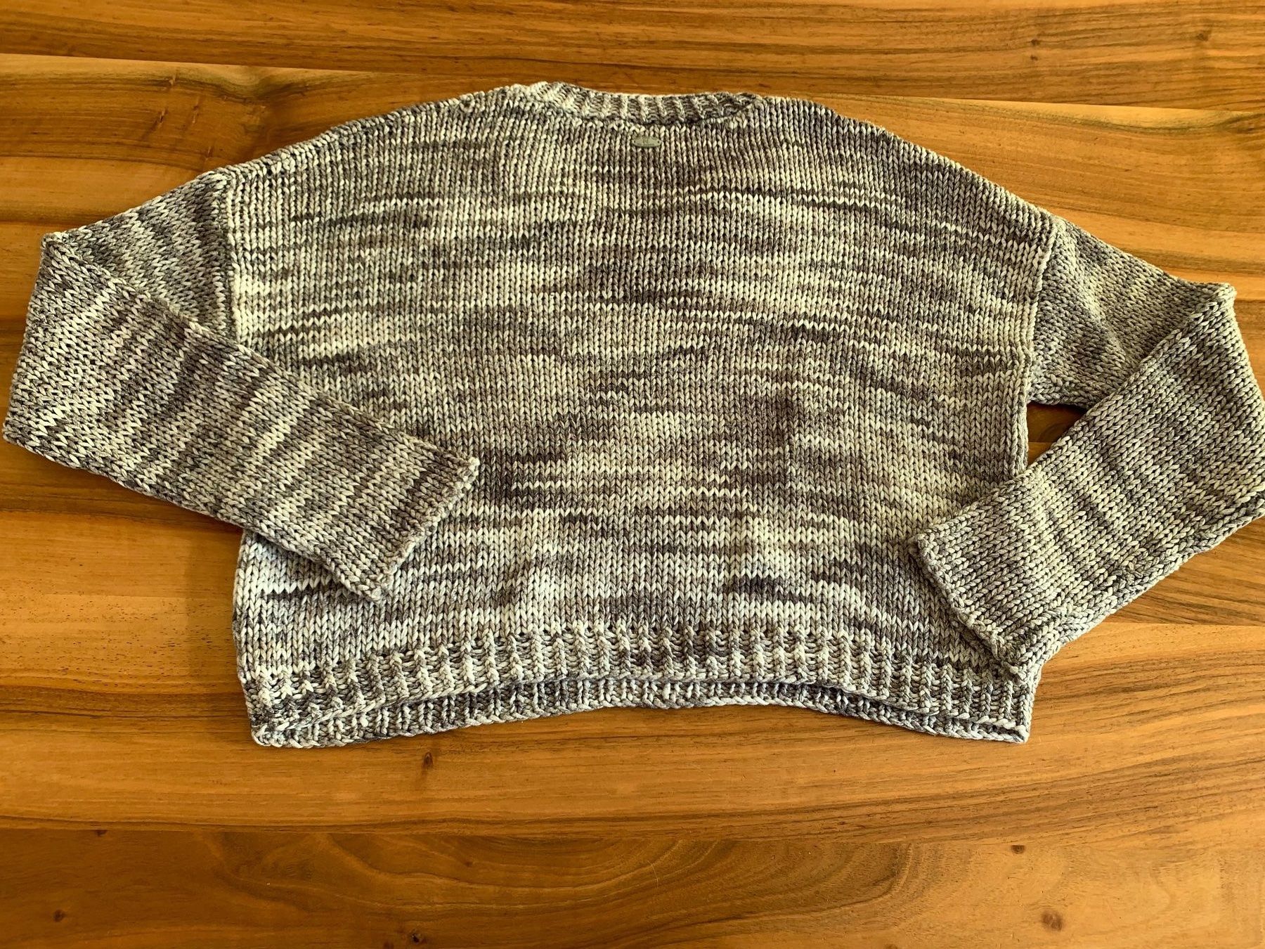 Nile Pullover & Sweatshirts: Cooler Strickpullover von NILE, Grösse M, Grau/Weiss – Gebraucht aus Meiringen von tonicandgin 2