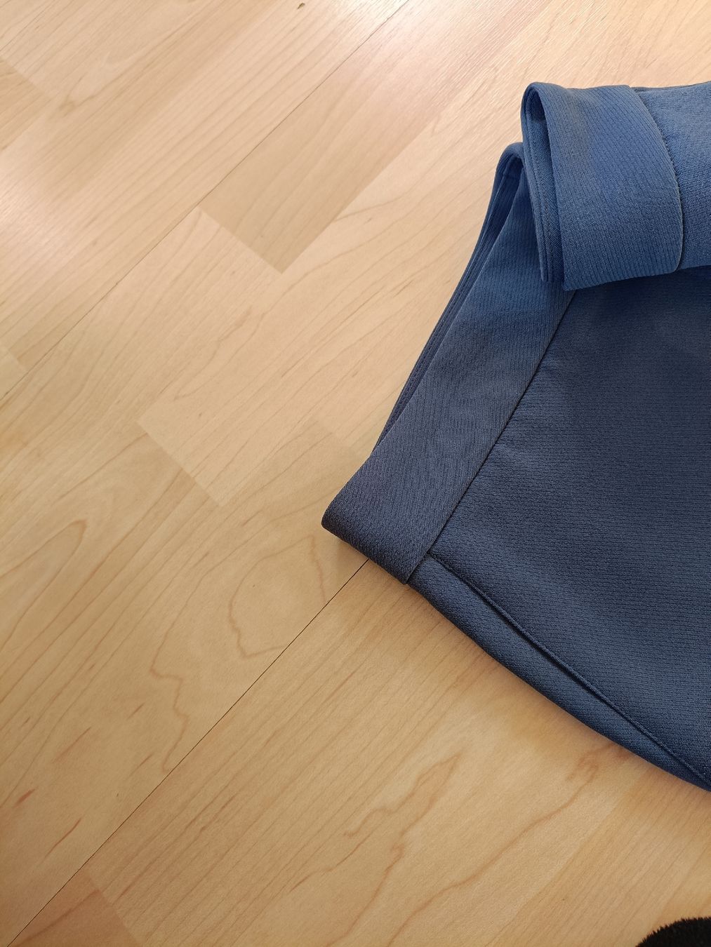 Pantaloni: Wunderschöne Stoffhose in der Farbe Taubenblau – Usato da Adliswil venduto da Vimovi 4