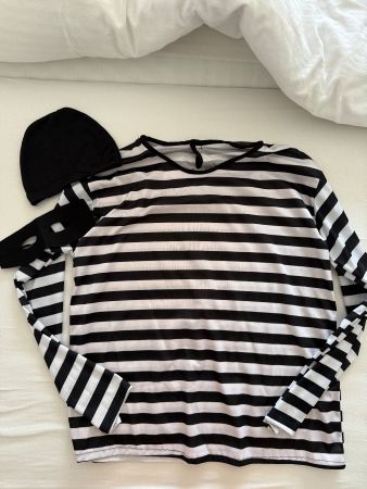 Gefängnis Kleidung Kostüm Maske und Mütze gestreift