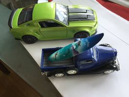2 x Modellautos zusammen