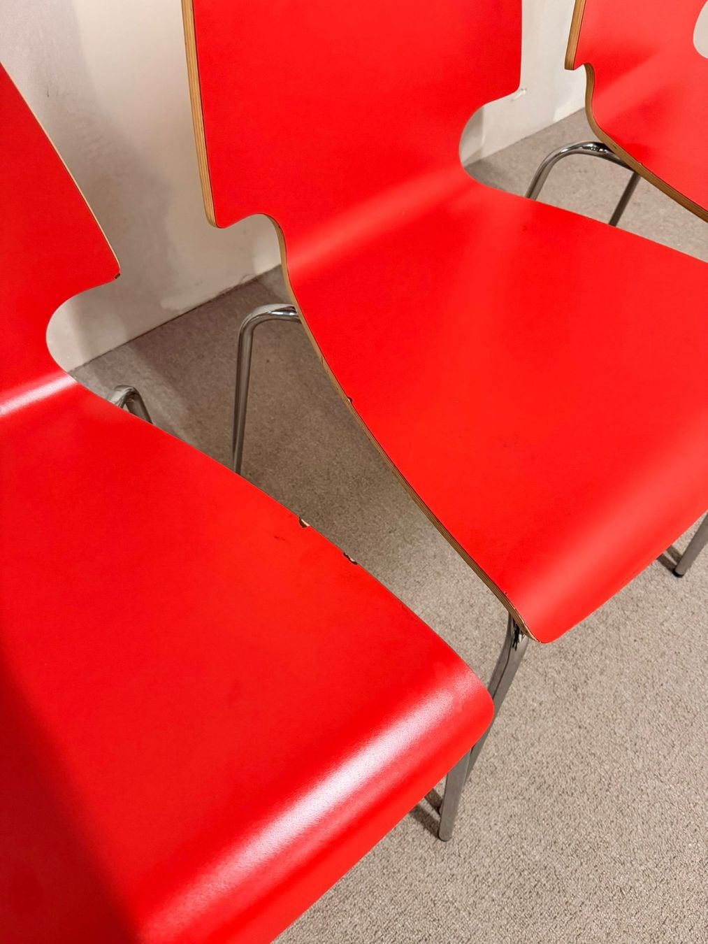 Ikea Stühle: 1x Ikea Vilmar Stuhl in rot, stapelbar – Gebraucht aus Rickenbach ZH von Der-Insider 7