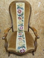 Magnifique fauteuil Voltaire, tissu  refait et brodé main