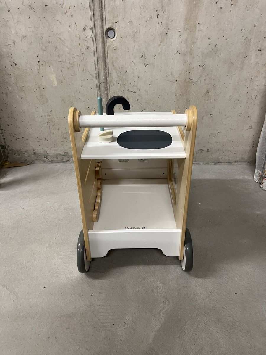 Aides à la marche: Vertbaudet. Wooden Baby Walker Kitchen – D'occasion à Luzern par kri_y772 4