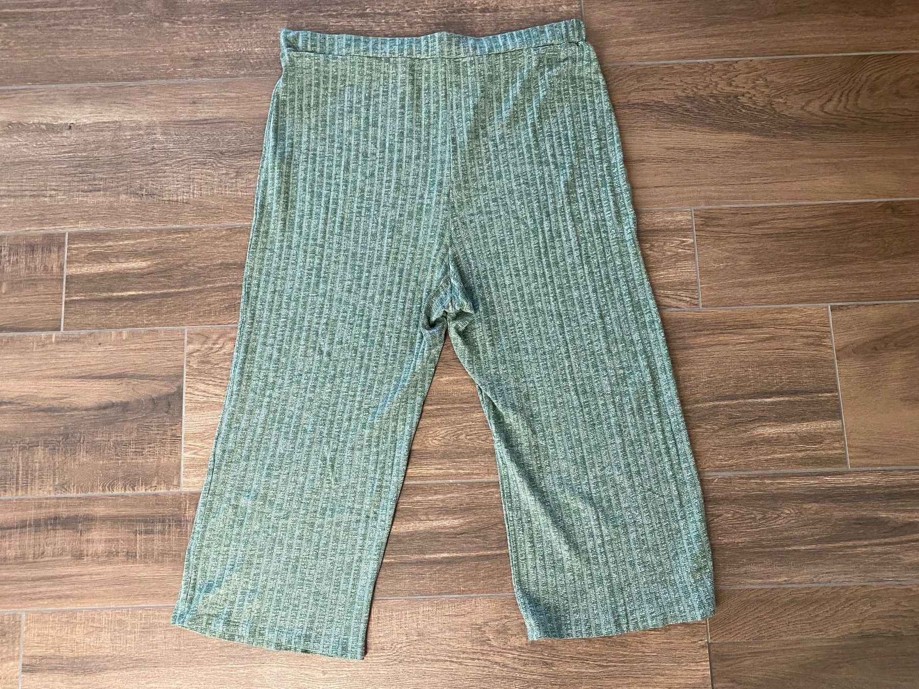 Asos Hosen: Asos Design Curve Hose elastisch grün Gr. 52 – Gebraucht aus Pratteln von a23_j2gs 2