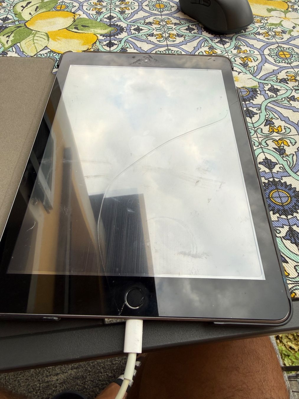 Tablet PC: Apple iPad defekt mit gesprungenem Bildschirm – Gebraucht aus Muralto von claudos 1