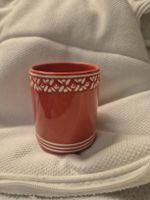 Becher Ladelle Steingut rot mit Muster