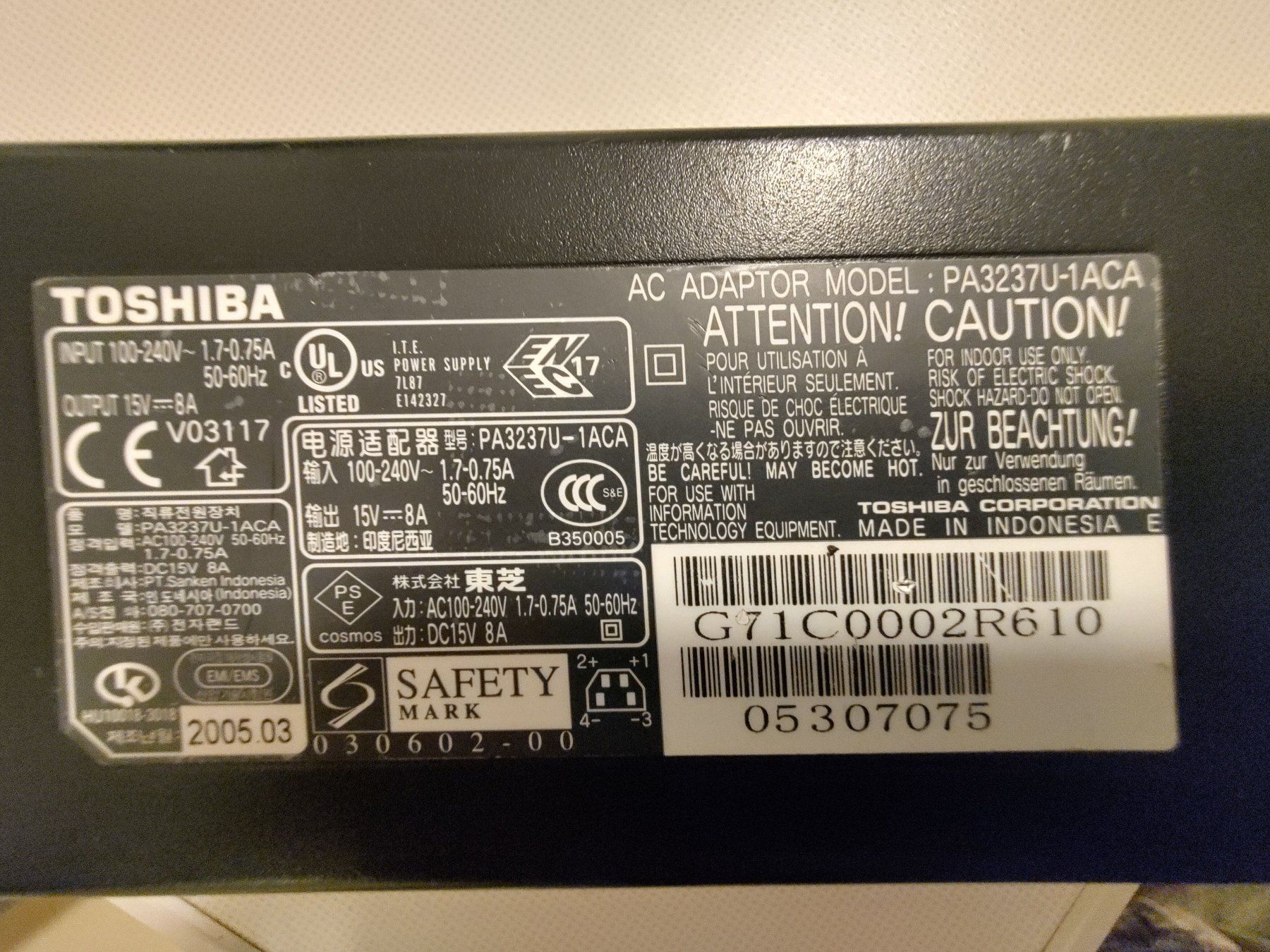 Toshiba Caricabatterie: Toshiba Netzadapter – Usato da glarus venduto da Engel_888 1