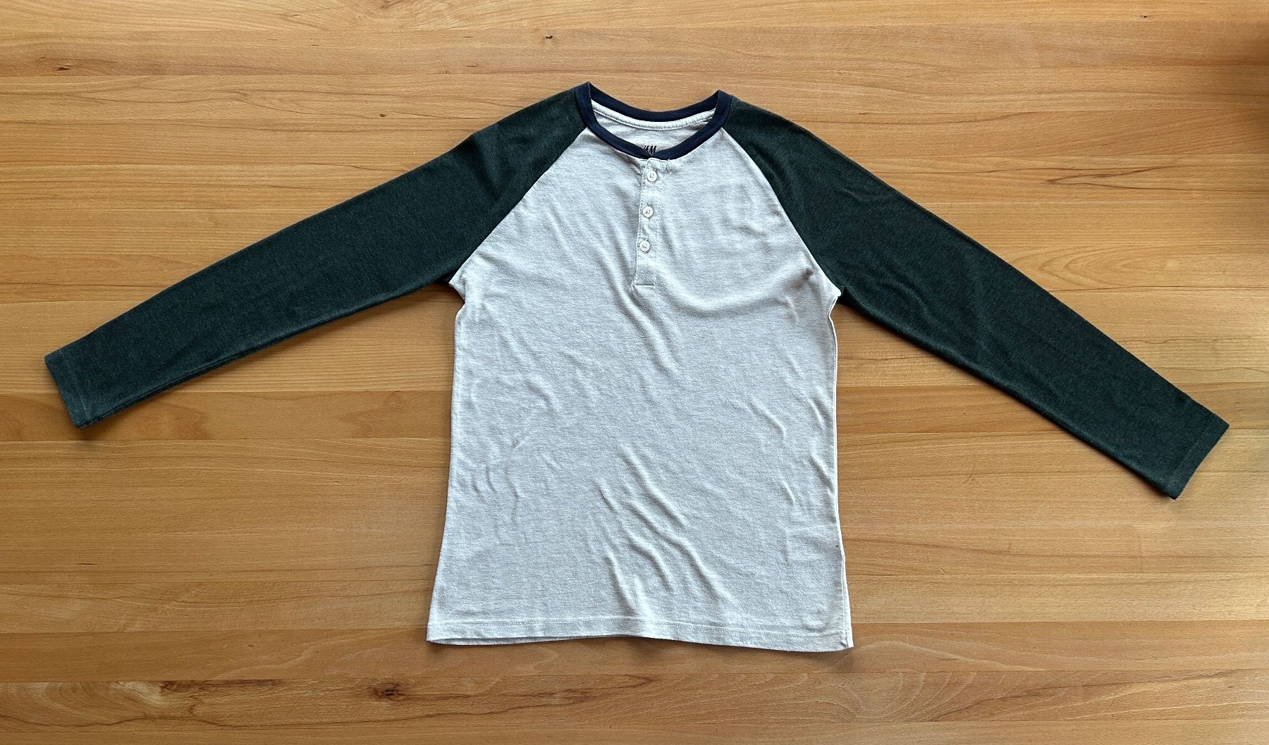 H&M Hemden, T-Shirts & Polos: Weiss meliertes Kinder Langarmshirt Grösse 146/152 – Gebraucht aus Grosswangen von che_gr