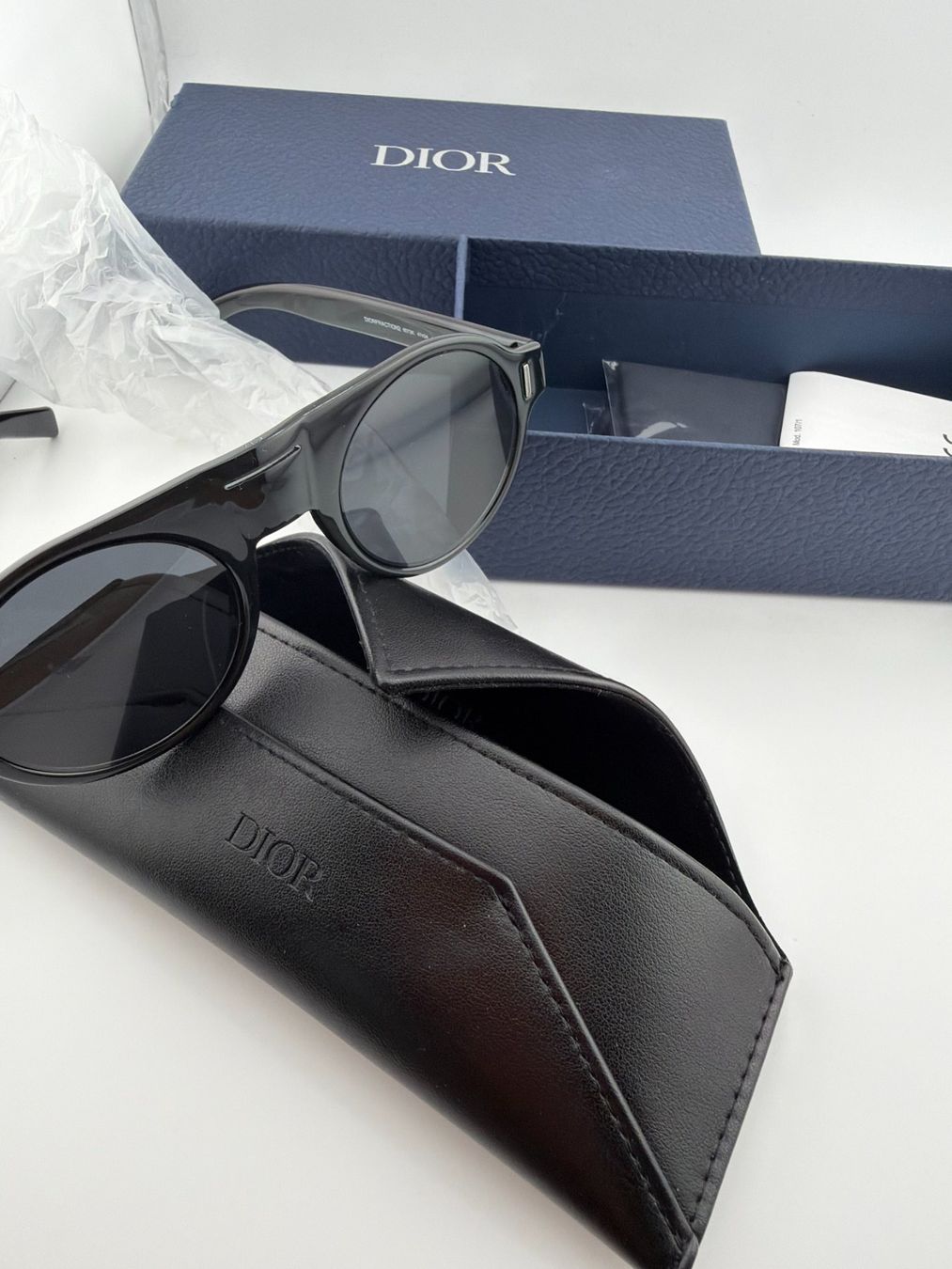 Dior Occhiali & Lenti: Original Dior Sonnenbrille Schwarz mit Etui – Nuovo e nell'imballaggio originale da Riehen venduto da edu_92w7