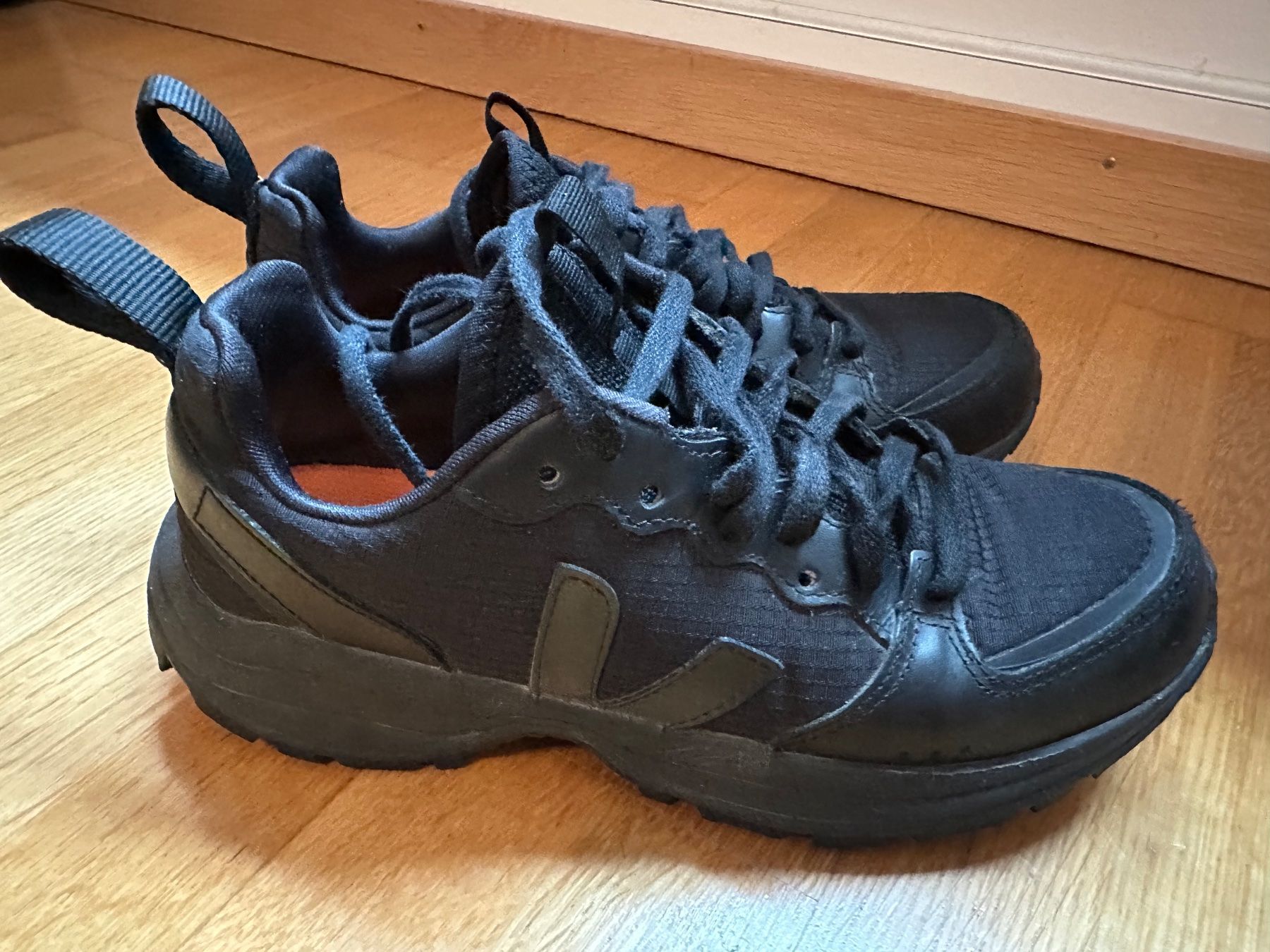 Veja Scarpe da uomo: Veja VENTURI - black / EUR 40 – Usato da Zürich venduto da 72strandkorb