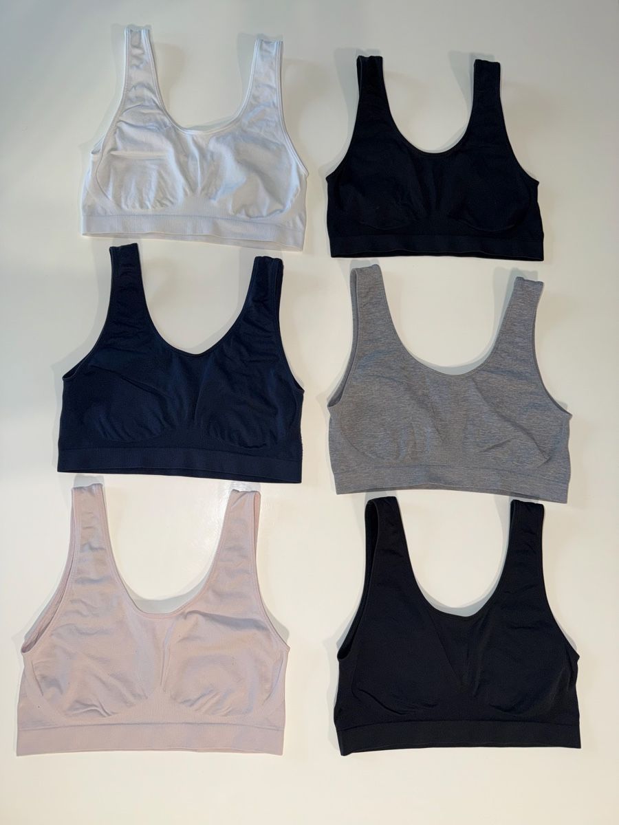 Sonstige Unterwäsche: Brassières 9 pièces M – Gebraucht aus Cologny von PEACEANDLOVE 1