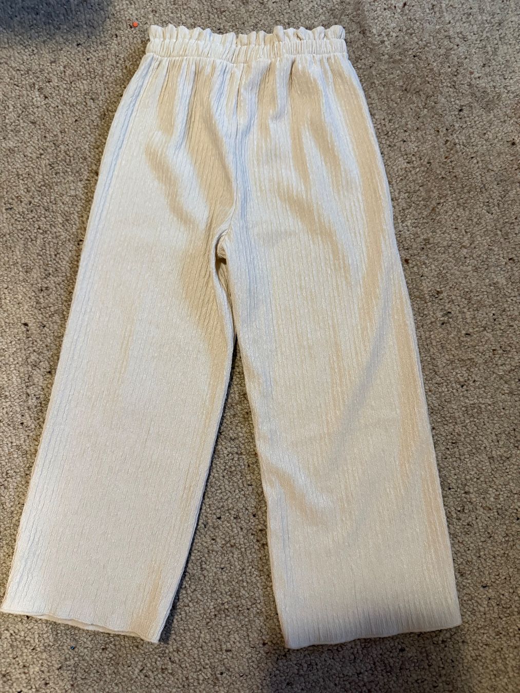Pantaloni: Stoffhose hell glänzend mit Fleck Gr. 120 – Usato da Hundwil venduto da Sandysan1702 1