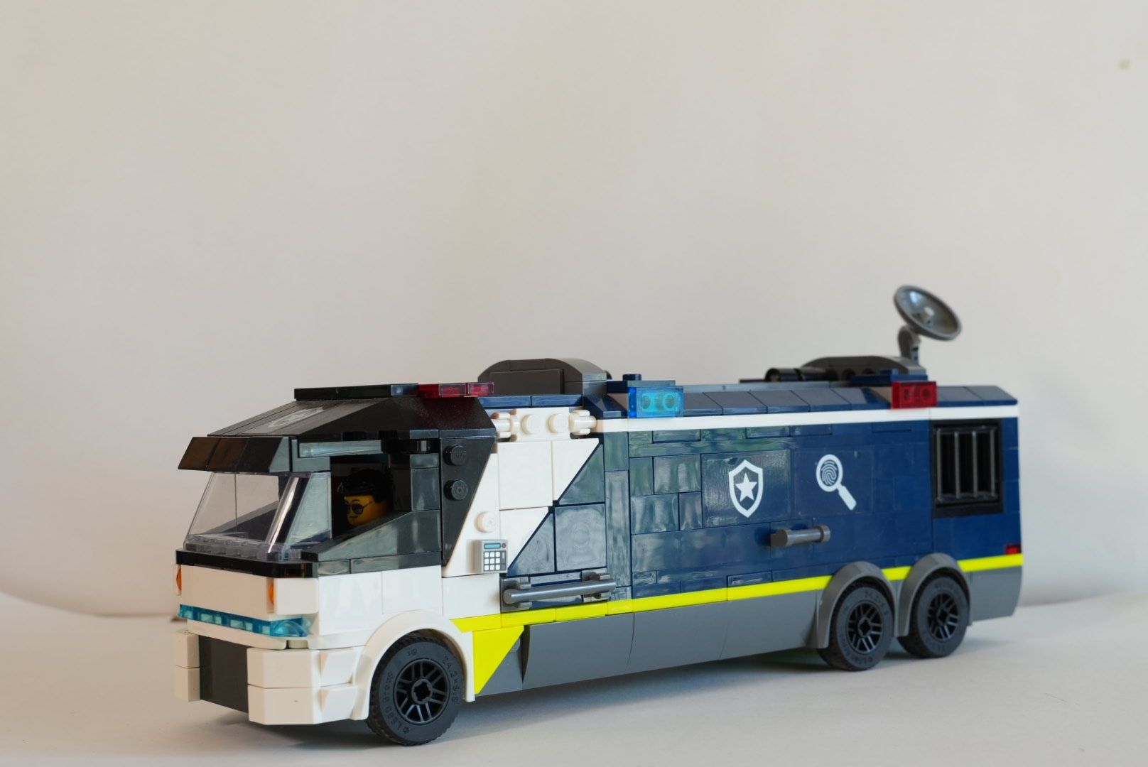 Lego Kit di costruzioni: camion de police scientifique  – Usato da Vevey venduto da Yves_j_r