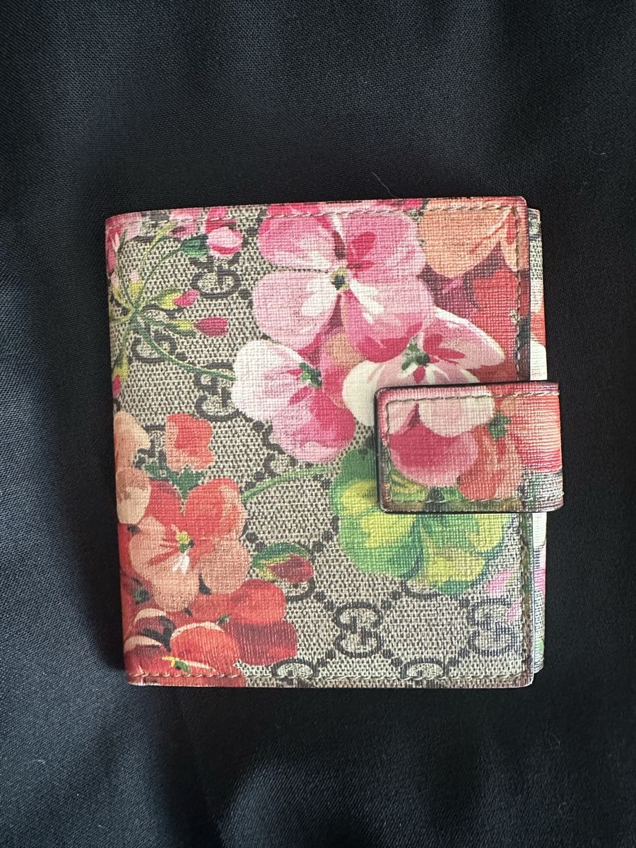Gucci Portamonete: Gucci Portemonnaie mit Blumenmuster – Usato da Otelfingen venduto da Amanda.Z