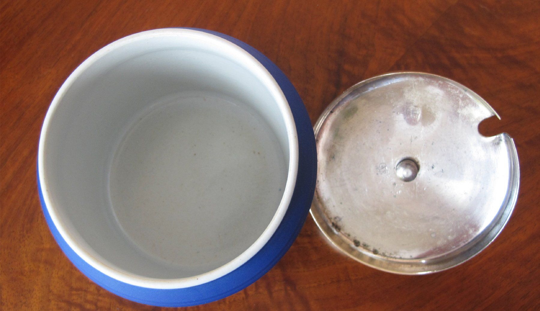 Zuckerdosen: ZUCKERDOSE WEDGWOOD JASPERWARE  DUNKELBLAU – Gebraucht aus Matzingen von exklusives 5