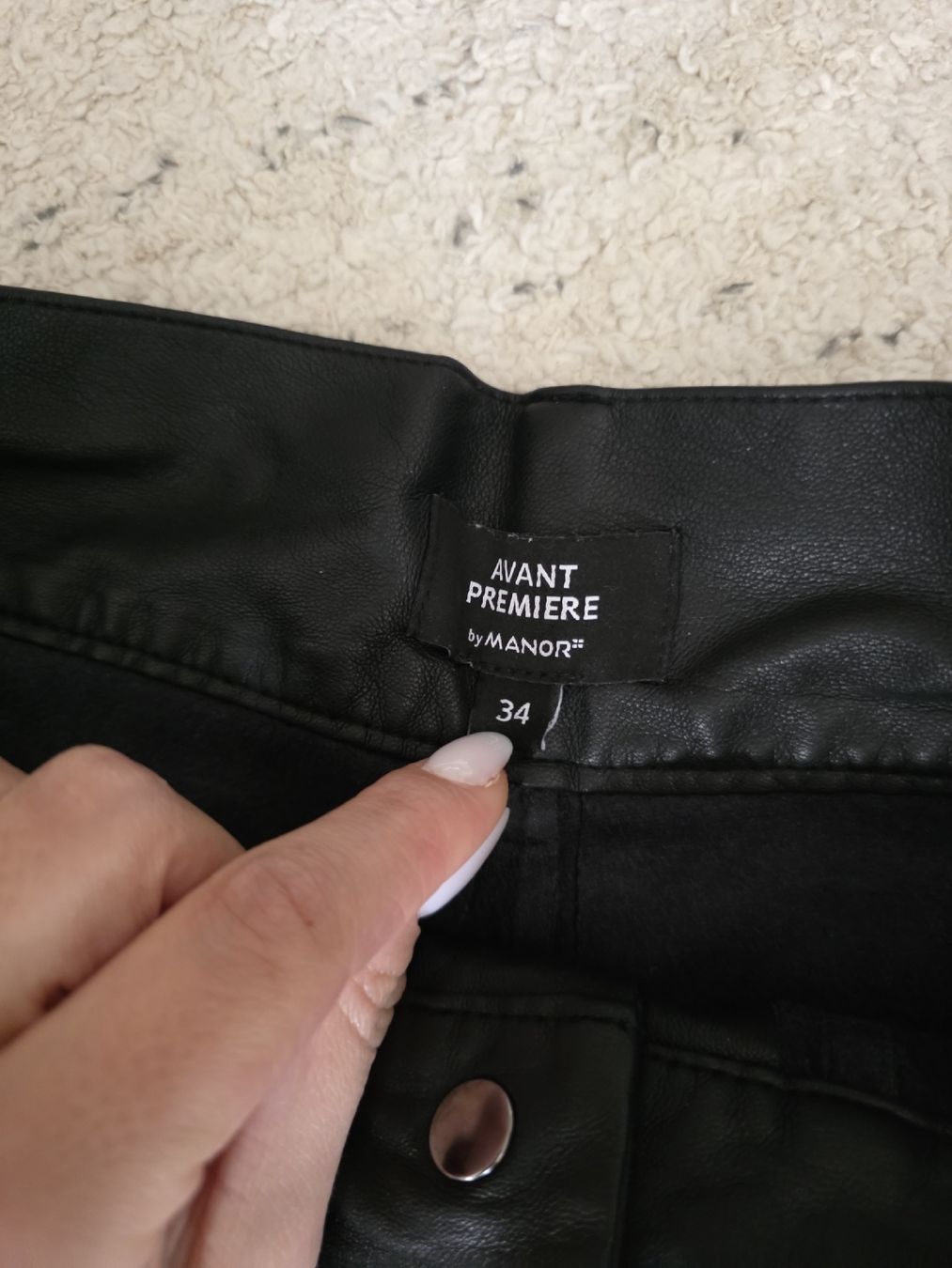 Avant Premiere Pantaloni: Short simili cuir Avant Première taille 34 noir – Usato da Vevey venduto da Renka2011 1