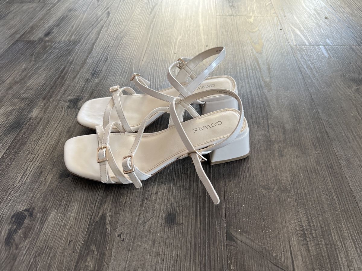 Scarpe da donna: Sandalen mit Absatz Gr. 37 – Usato da Wichtrach venduto da JaninaD 1