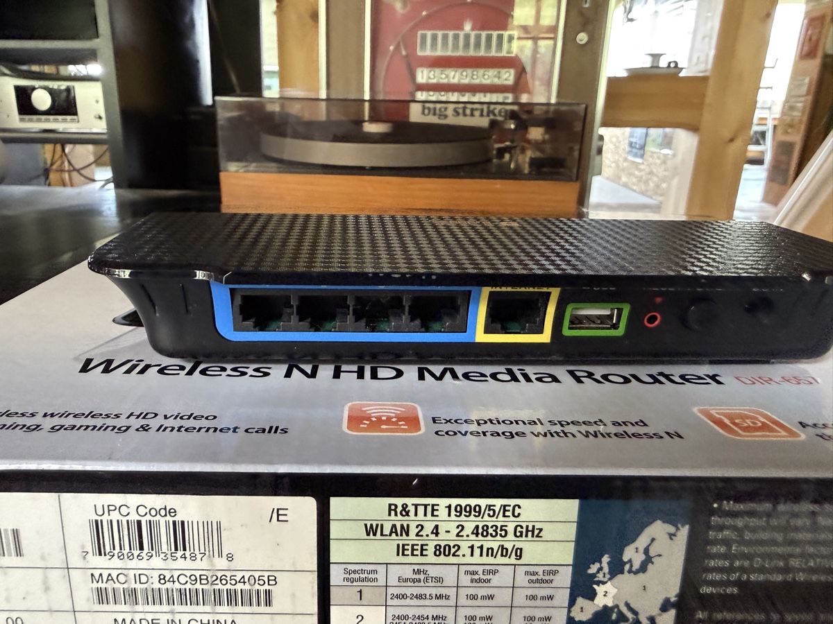 Dlink Modem & Router: D-Link Wireless N HD Media Router DIR-657 – Usato da Schwellbrunn venduto da RGrueninger 3