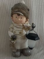 Deko Figur Junge mit Laterne LED Solar