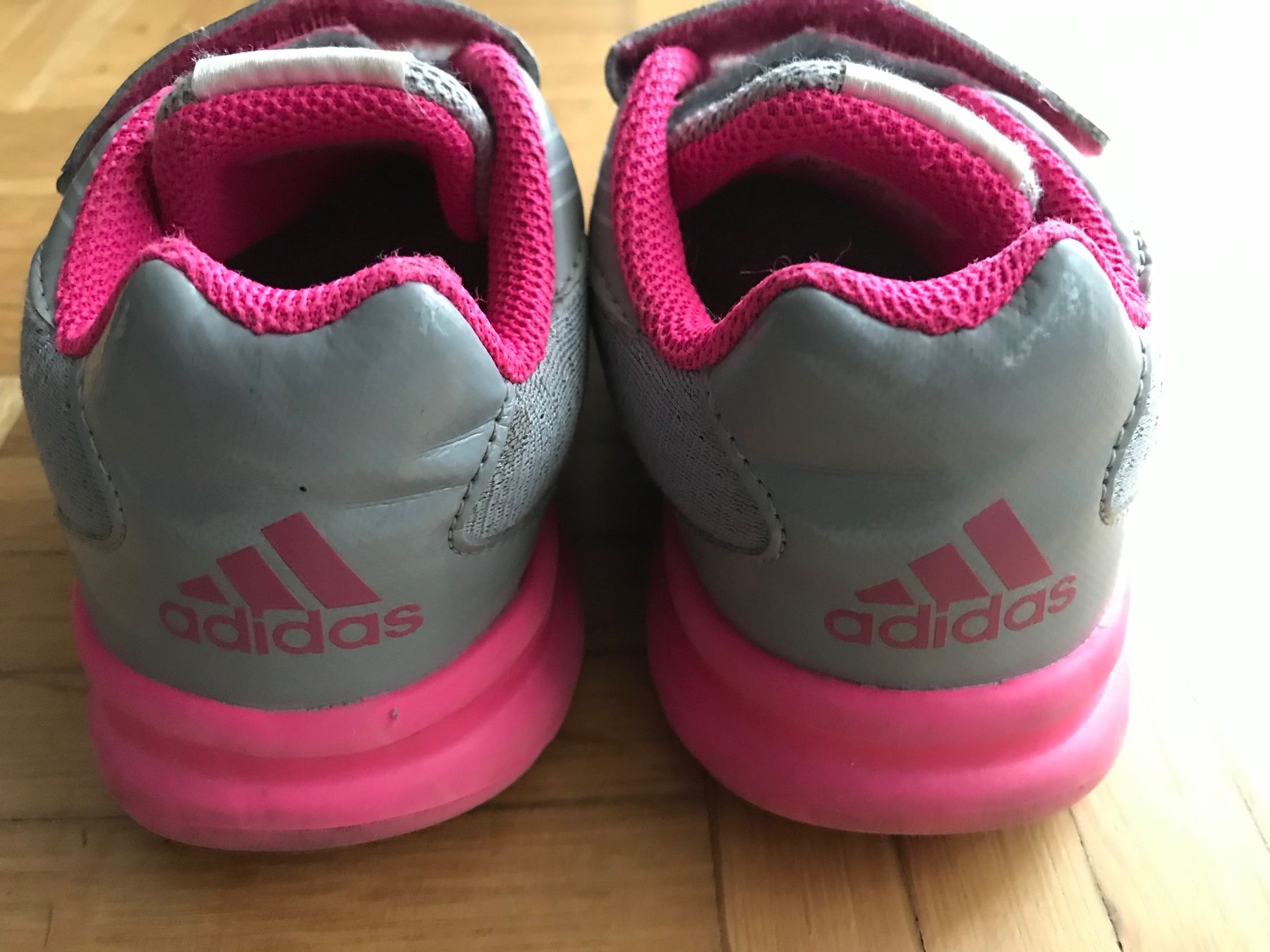 Adidas Scarpe per ragazze: Turnschuhe Mädchen von Adidas Grösse 26 – Usato da Emmenbrücke venduto da Hathor123 5