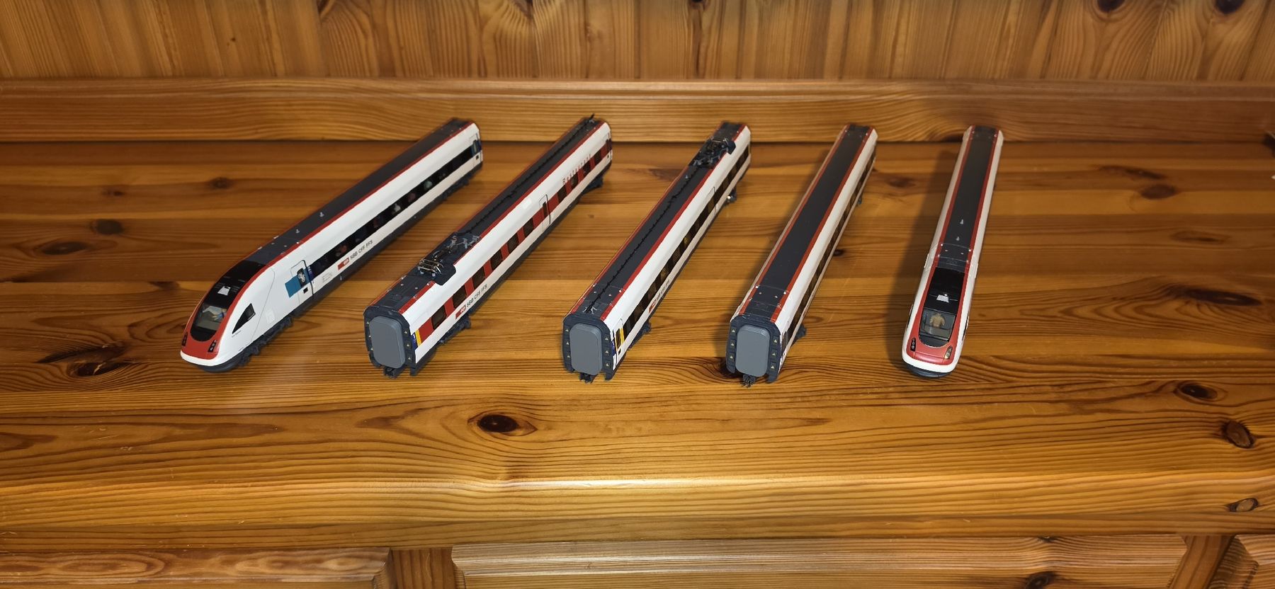 Roco Modelleisenbahnen: Roco ICN SBB Rabde 500 – Gebraucht aus Bettlach von United83 4