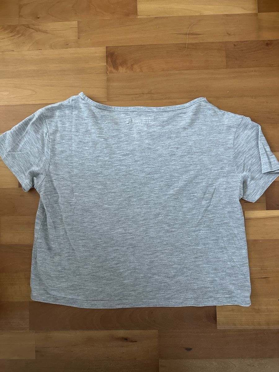 H&M T-shirt: graues Crop-Top – Usato da Romanshorn venduto da ila_2nzf 1