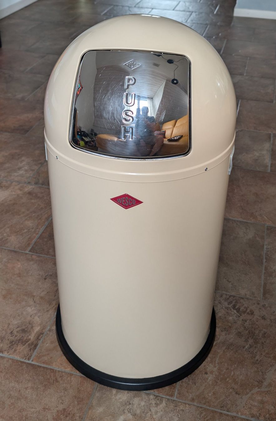 Wesco Cestini per rifiuti: Wesco Pushboy Abfalleimer 50L beige – Usato da Oberhasli venduto da Sepp33