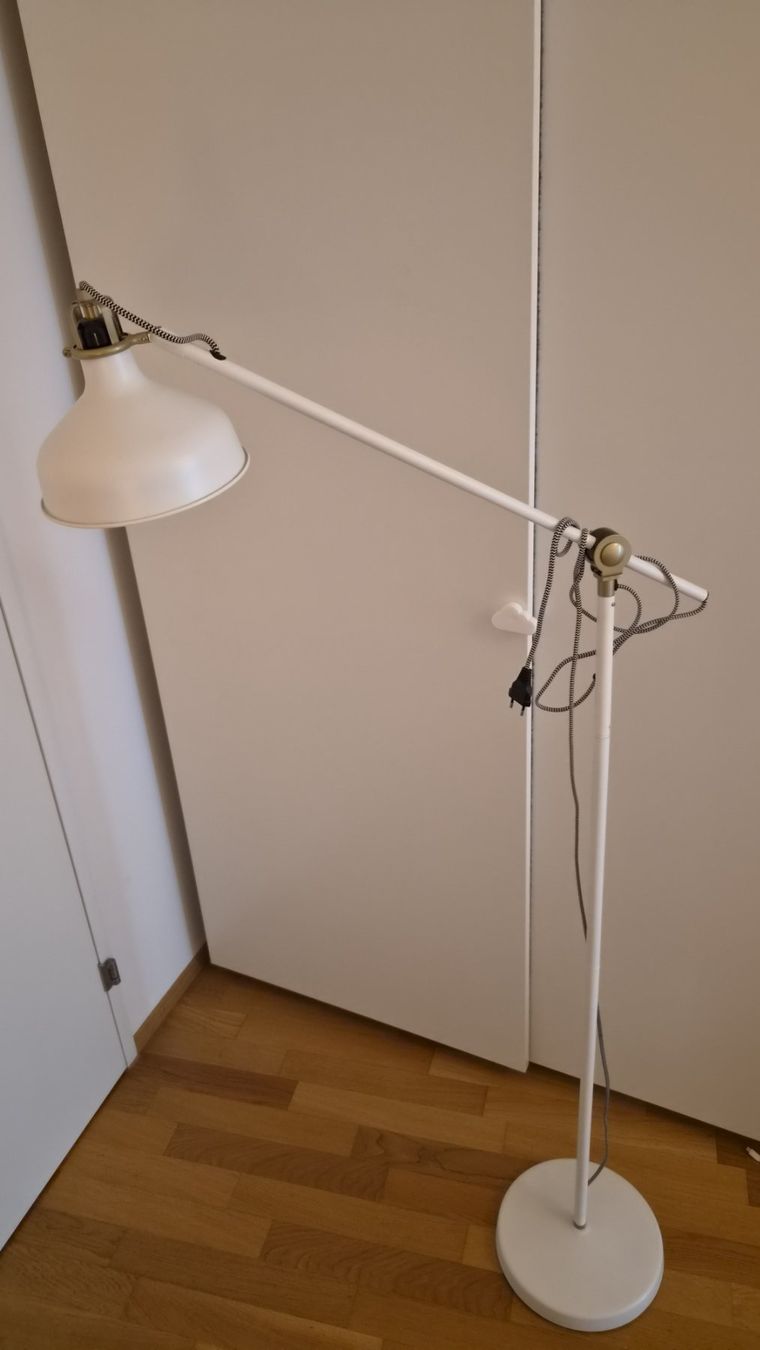 Ikea Lampade: IKEA RANARP Stehlampe, weiss – Usato da Biel/Bienne venduto da marvp