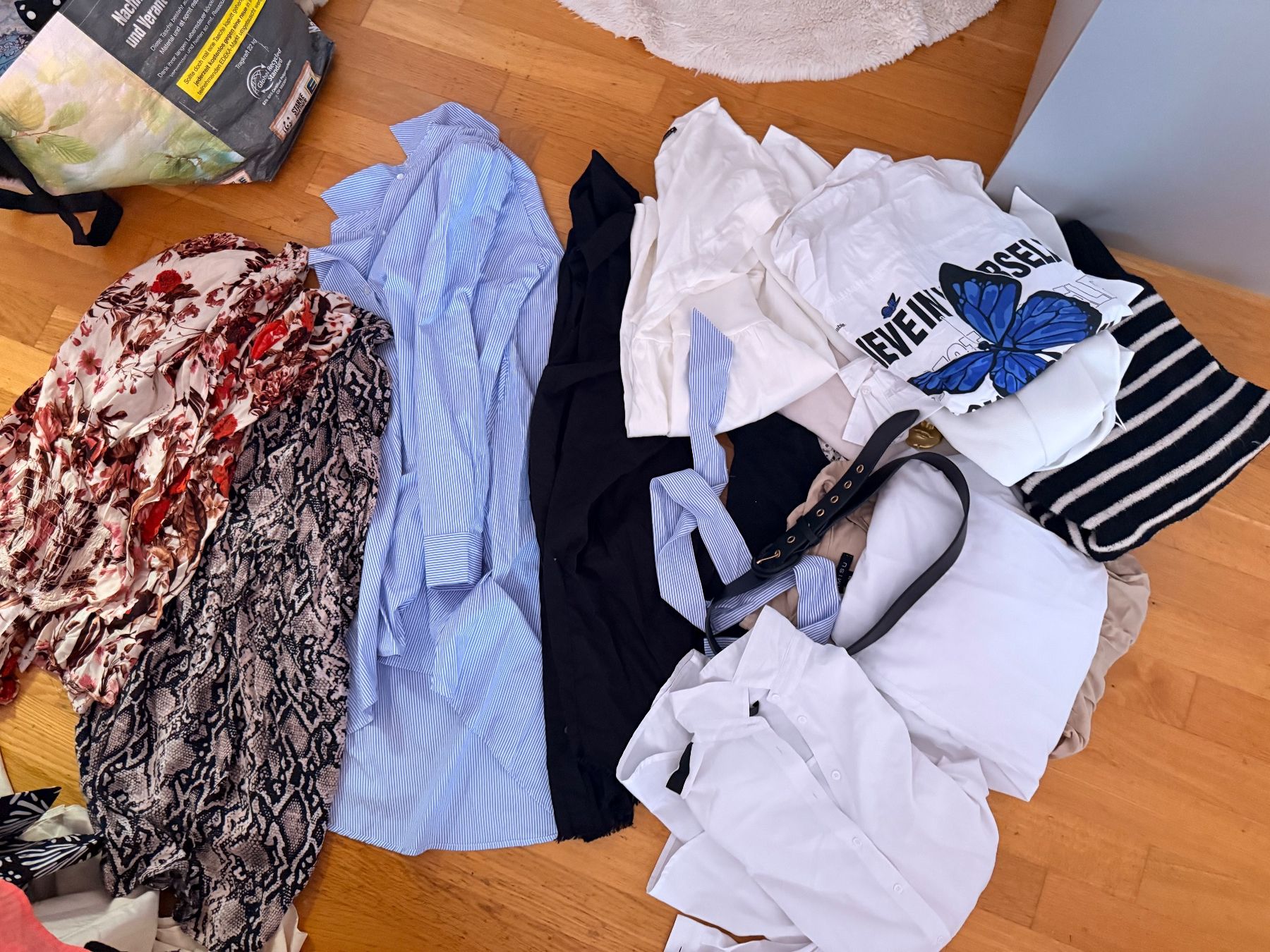 Kleiderpakete: Grösse Kleiderpaket M-L – Gebraucht aus Wetzikon ZH von Em_Sa 1