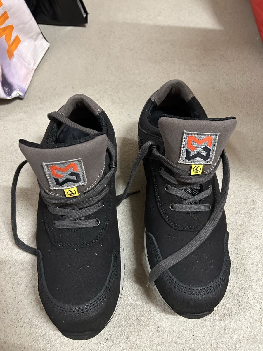 Herrenschuhe: Sicherheitsschuhe Gr.42 – Neu und originalverpackt aus Waltenschwil von alfarumore