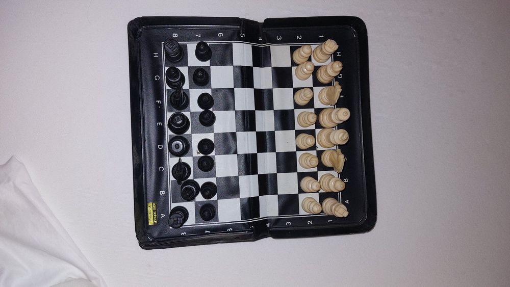 Magnet Schachspiel 13x13cm - Reiseschach Klein & Einklappbar