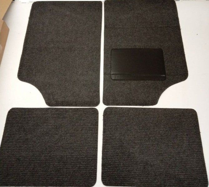 Tappeti & Tappetini: Auto Teppichmatten-Set 4 Tlg. – Nuovo e nell'imballaggio originale da Dietikon venduto da Eylem79