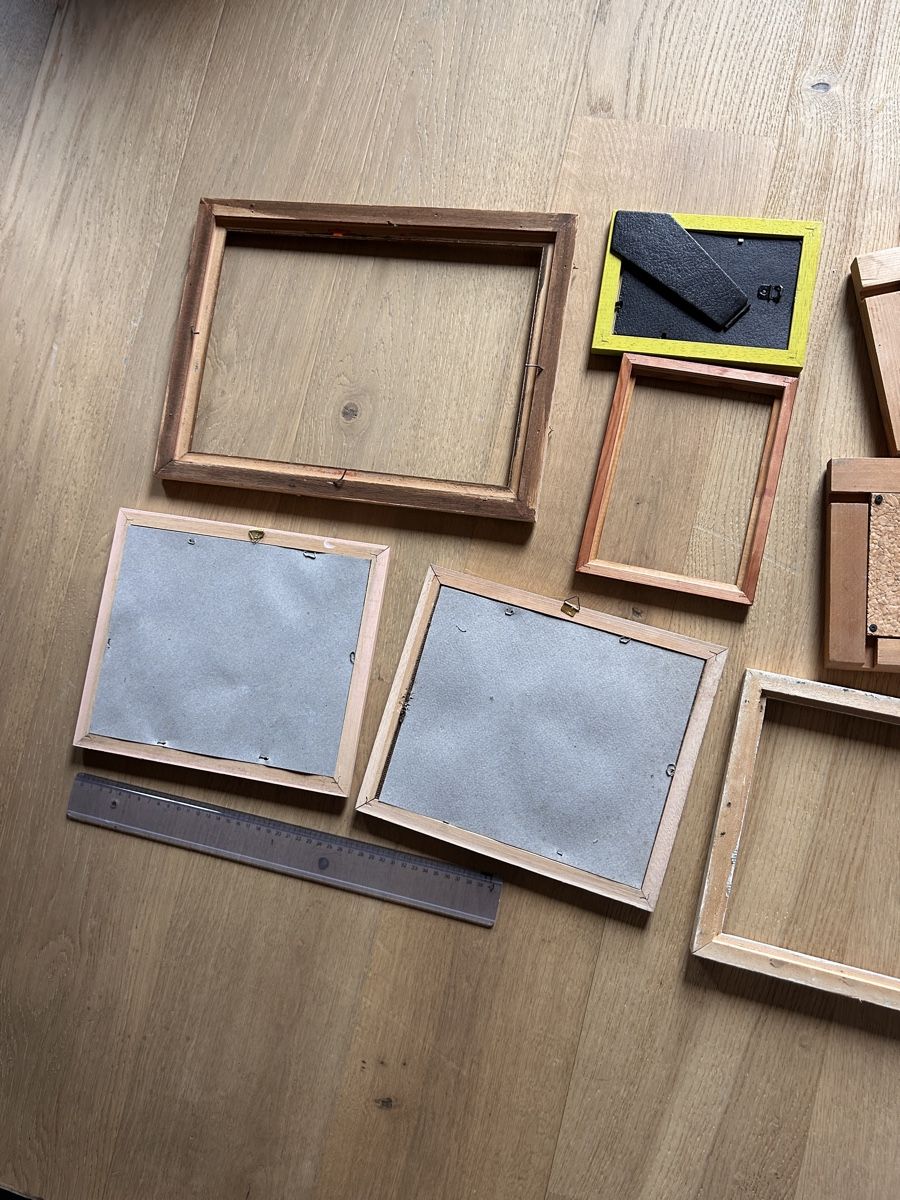 Bilderrahmen: Lot de 9 cadres divers dimensions  – Gebraucht aus St-Cergue von pinkgreen 9