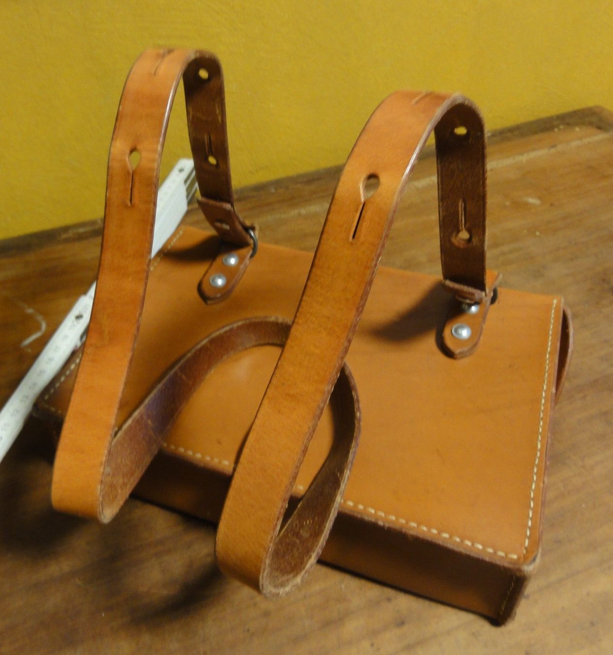 Schweizer Armee Taschen: Schweizer Armee-Kartentasche aus Leder – Gebraucht aus Wohlen AG von Flusslauf 5