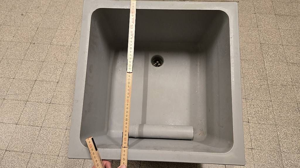 Accessori per altri veicoli: Evier plastique  – Usato da La Chaux-de-Fonds venduto da tho_5cw6 1