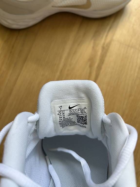 Scarpe da donna: Nike Schuh weiss – Usato da Weisslingen venduto da seat_driver 2