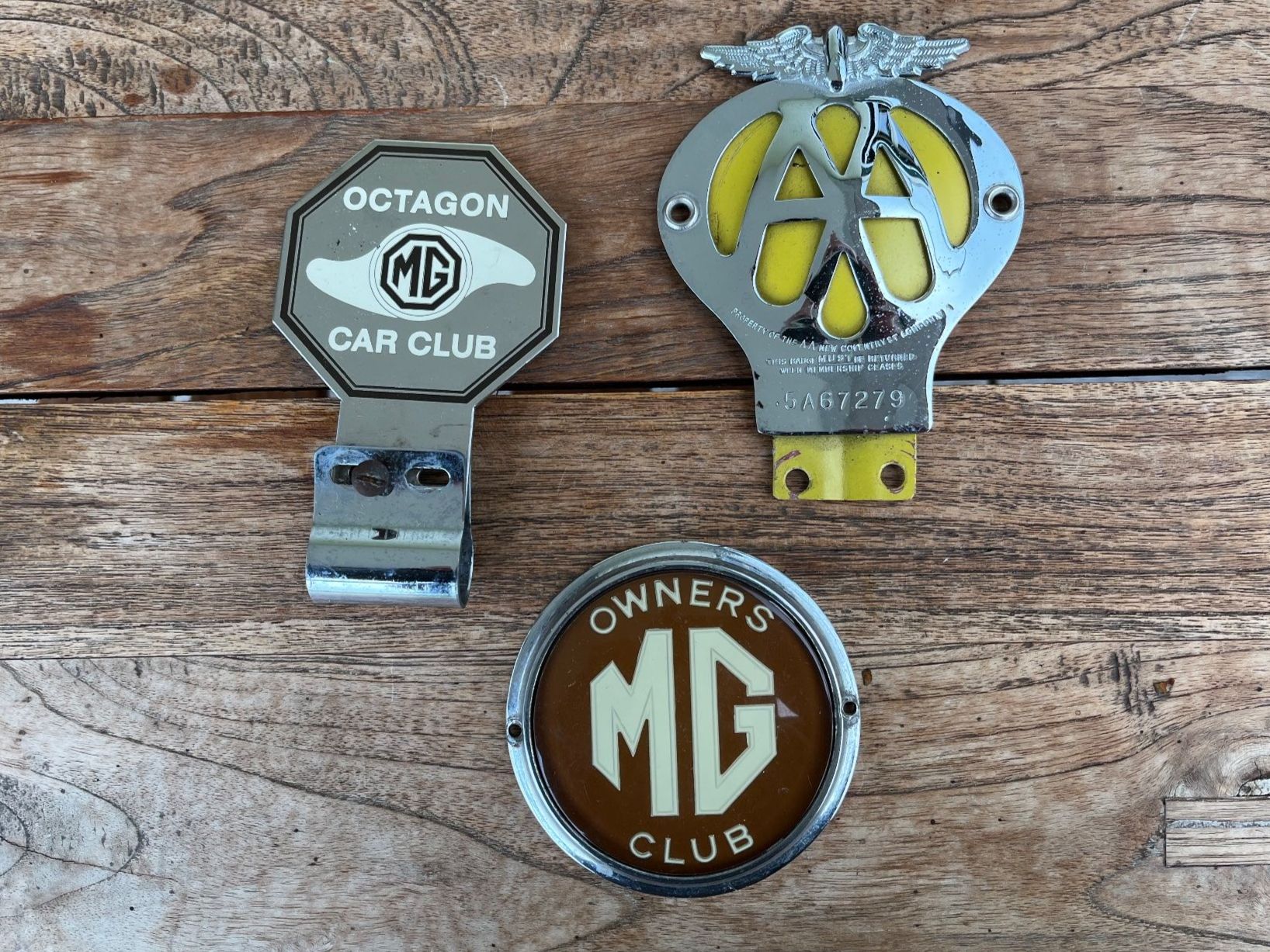 MG Placchette & Badge: AA Abzeichen und MG Owners Club Abzeichen – Usato da Sirnach venduto da oli_82kd