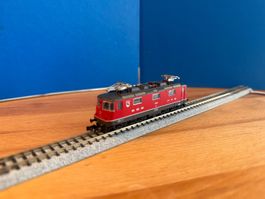Fleischmann Re 4/4 II in Rot min dem Wappen Porrentruy