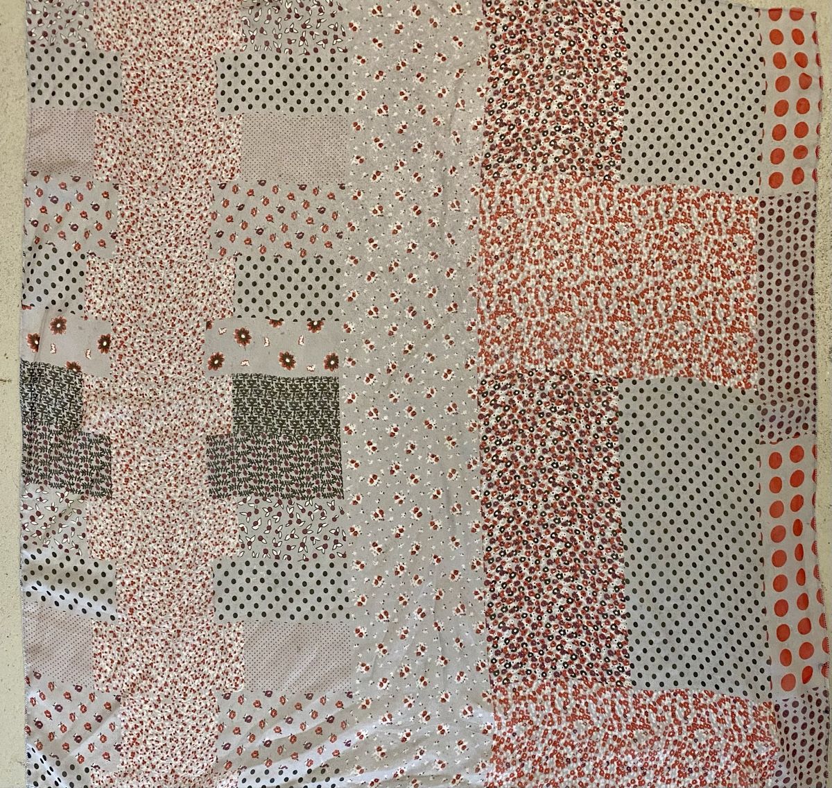 Foulard & Sciarpe: Tüll Schal Patchwork rot-grau 100x100cm – Usato da Lyss venduto da Sibella56